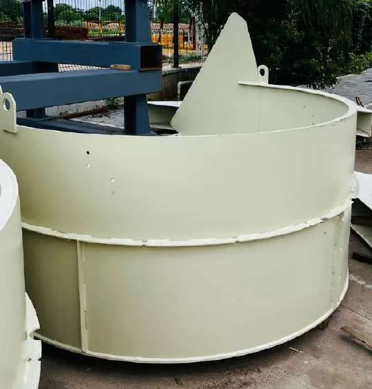 Discharge chute and feed hopper, recycling plant