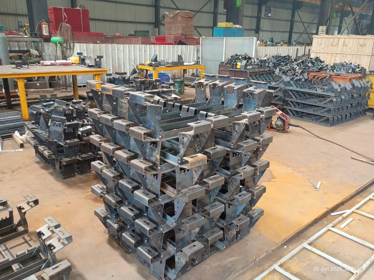 Belt storage and conveyor brackets, 14 m diameter road tunnel, Mumbai