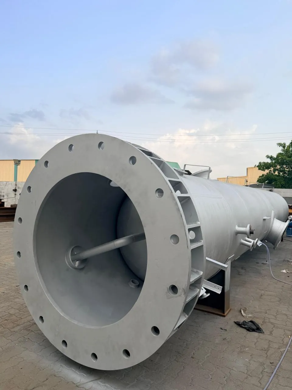 Flare riser with liquid seal